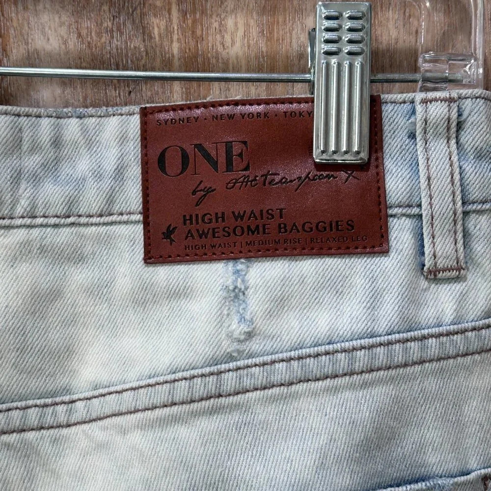 One x One Teaspoon High Waist Awesome Baggies Light Wash Destroyed Jeans - Picture 9 of 11